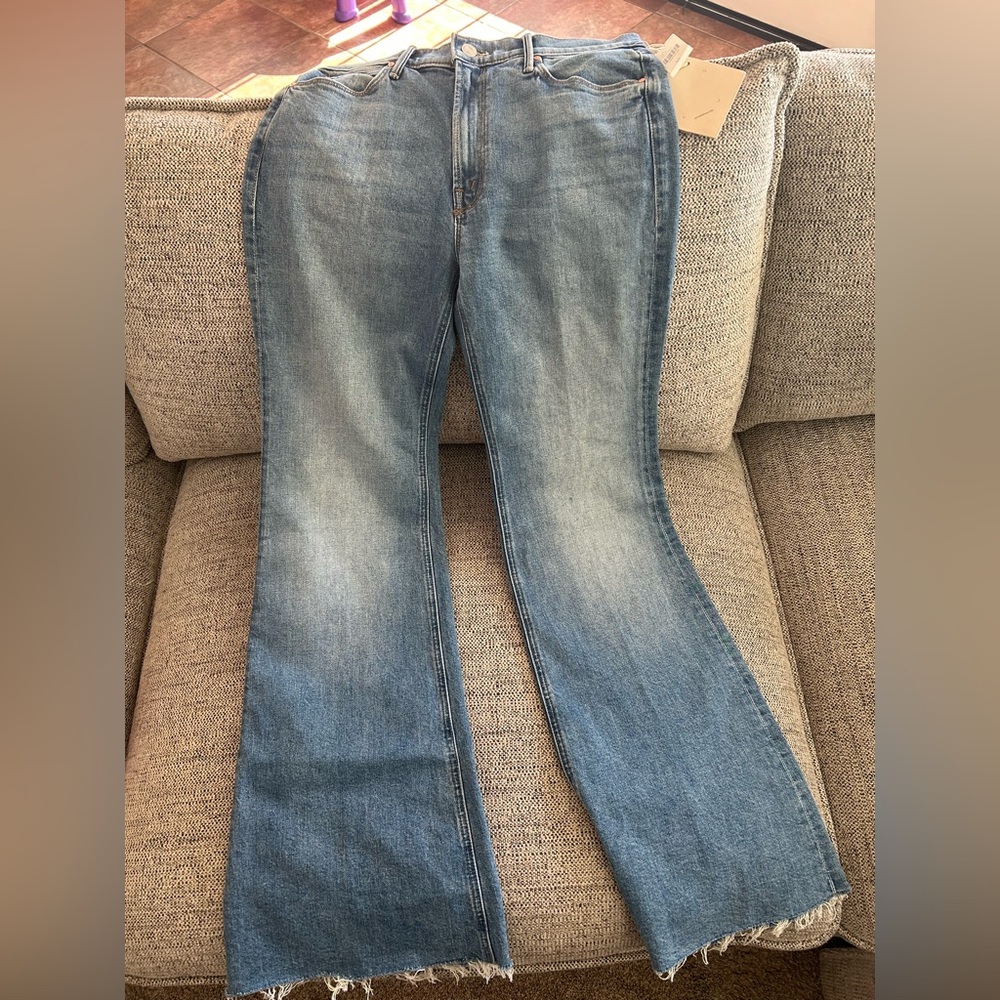 NWT MOTHER’s Jeans!! Style: Doozy Fray